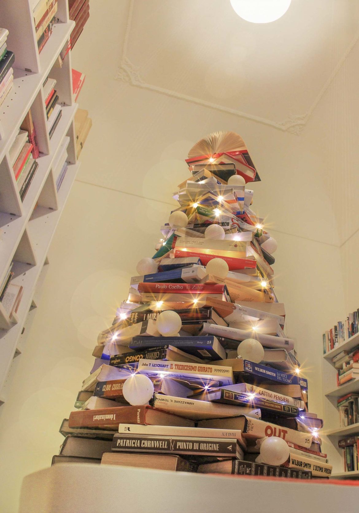 Il nostro albero ... un tocco di fantasia e creatività per rendere magico l’attesa del Natale!